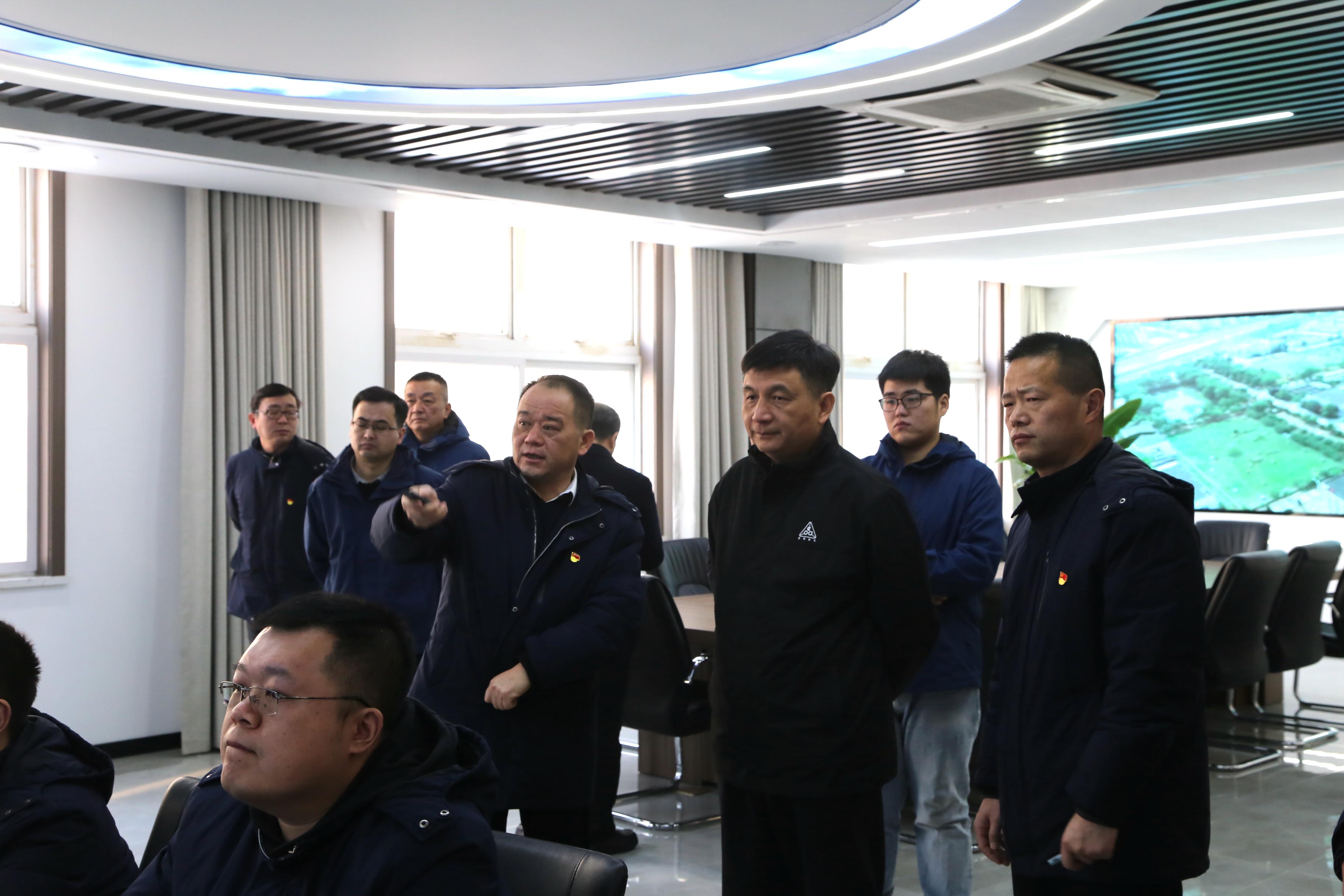 胡明文到市供水有限公司調研慰問